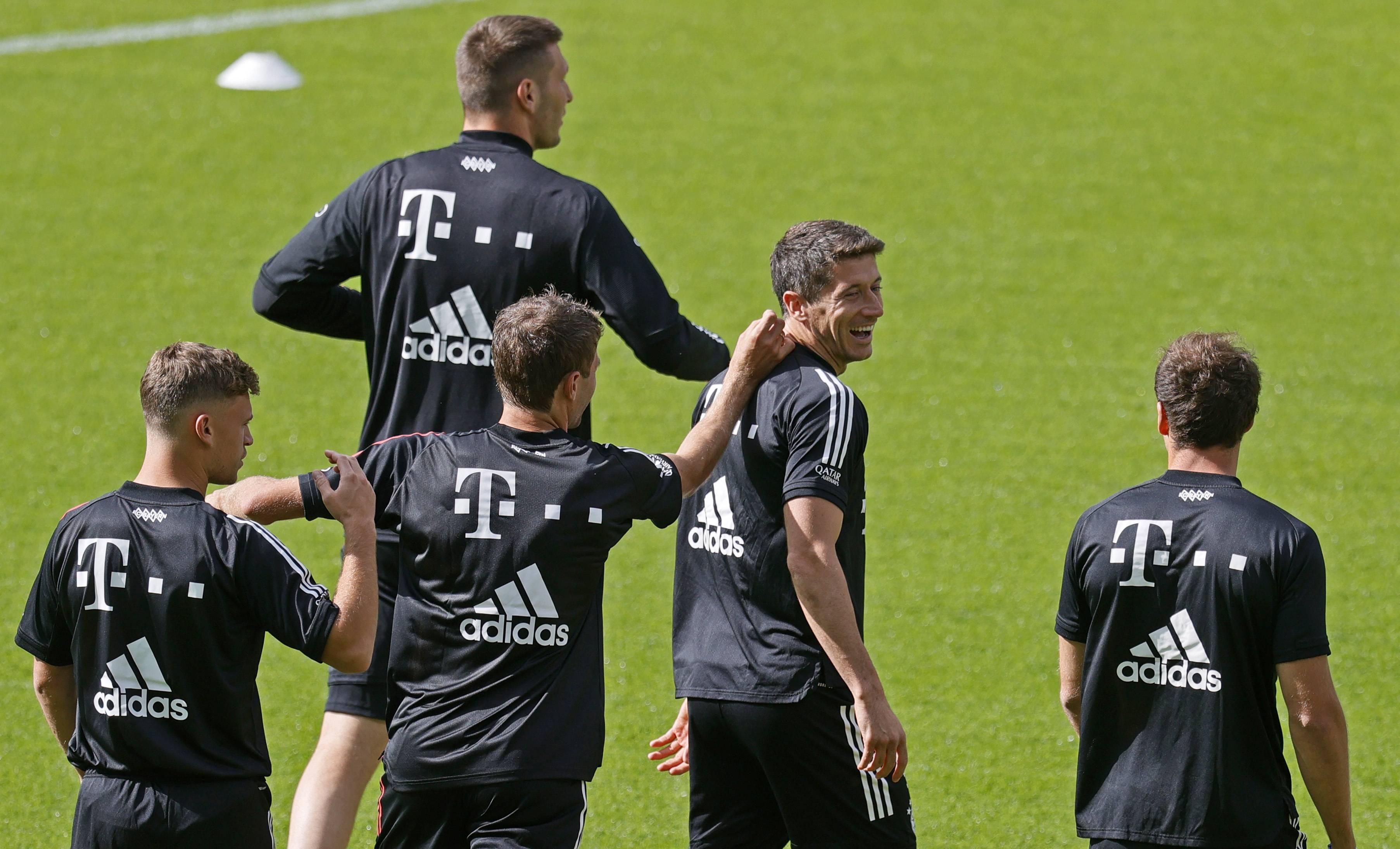 赛前阿贾克斯备战德国杯;刷新队史纪录细节曝光;赛场秩序良好;纪律约束更严格的简单介绍 赛前阿贾克斯备战德国杯;刷新队史纪录细节曝光;赛场秩序良好;纪律约束更严格的简单介绍